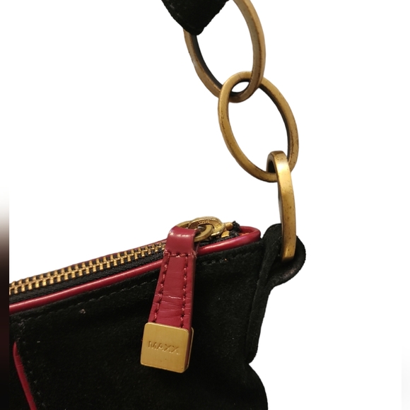 Maxx New York Small Retro Black with dark red trim leather shoulder bag. - Picture 3 of 13